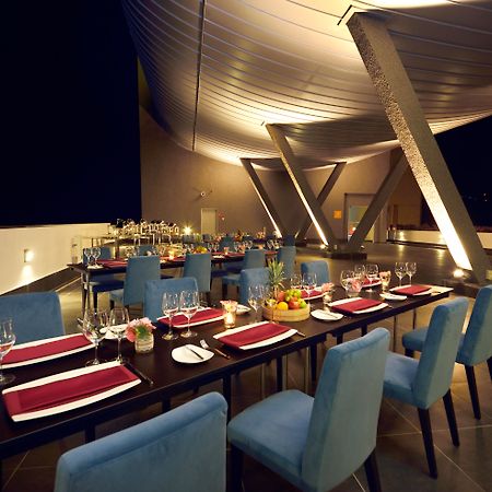 Lexis Suites Penang Bayan Lepas Exteriér fotografie The Deck