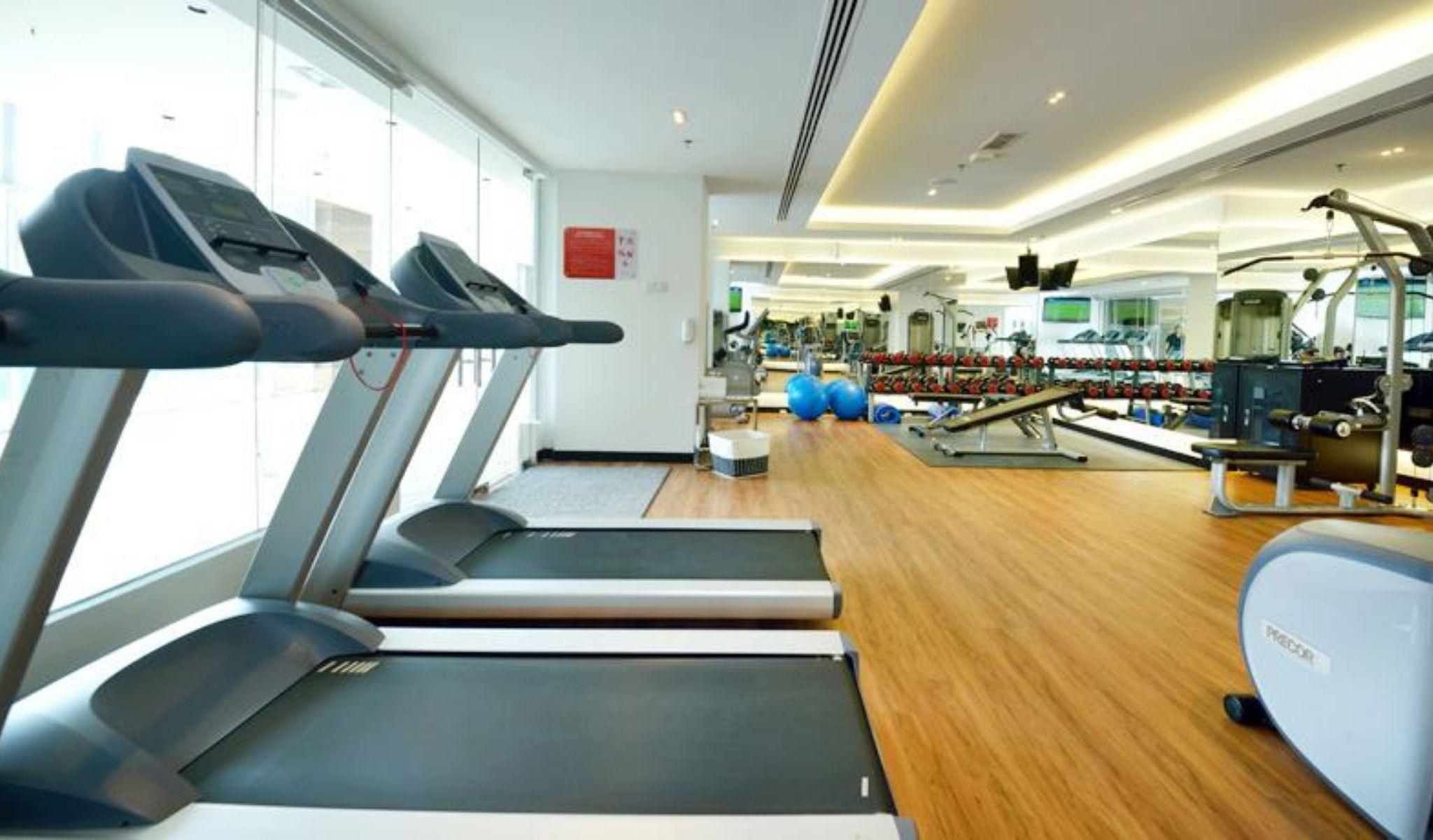 Lexis Suites Penang Bayan Lepas Exteriér fotografie A gym in a hotel