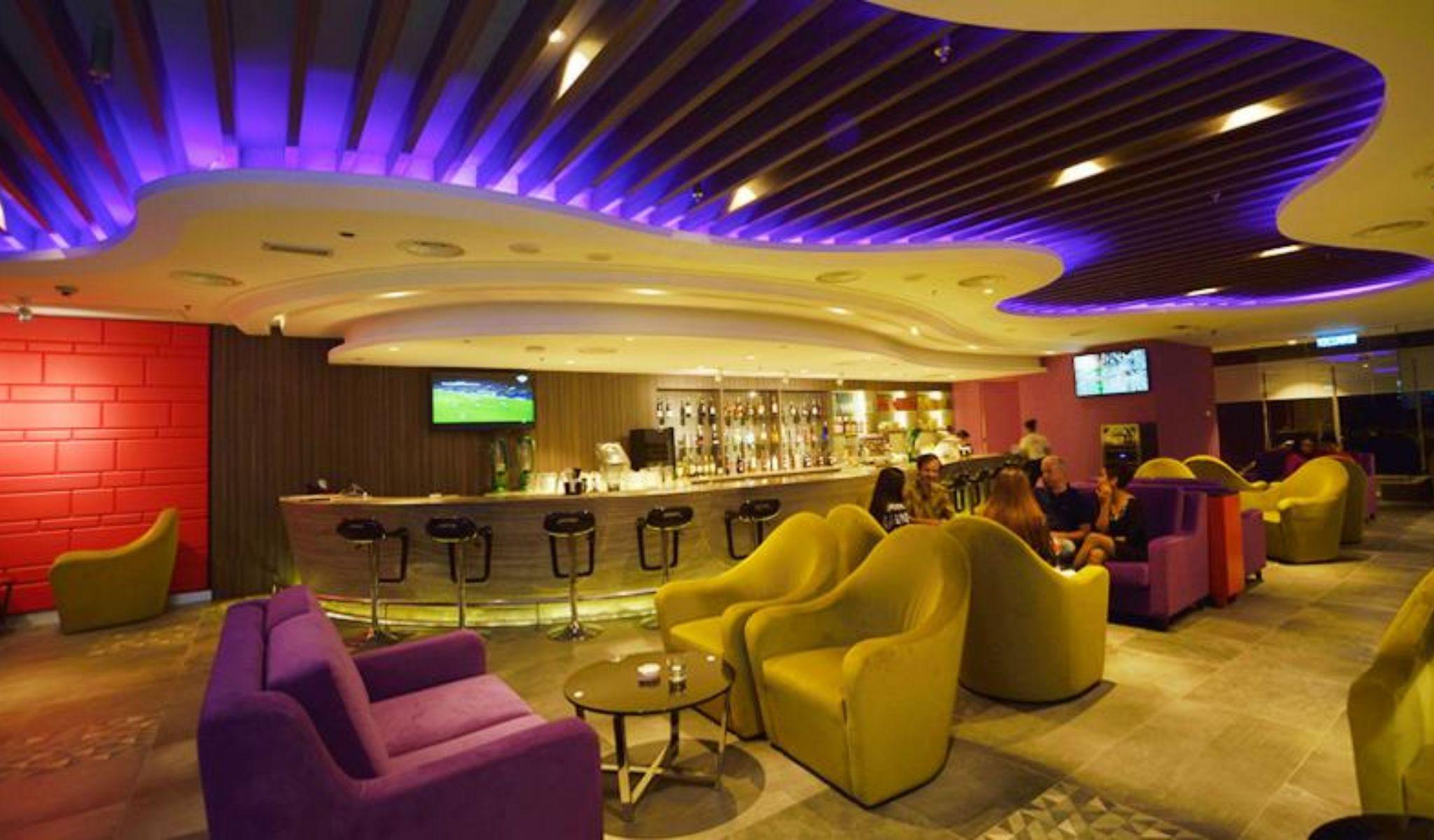 Lexis Suites Penang Bayan Lepas Exteriér fotografie The lounge at the airport