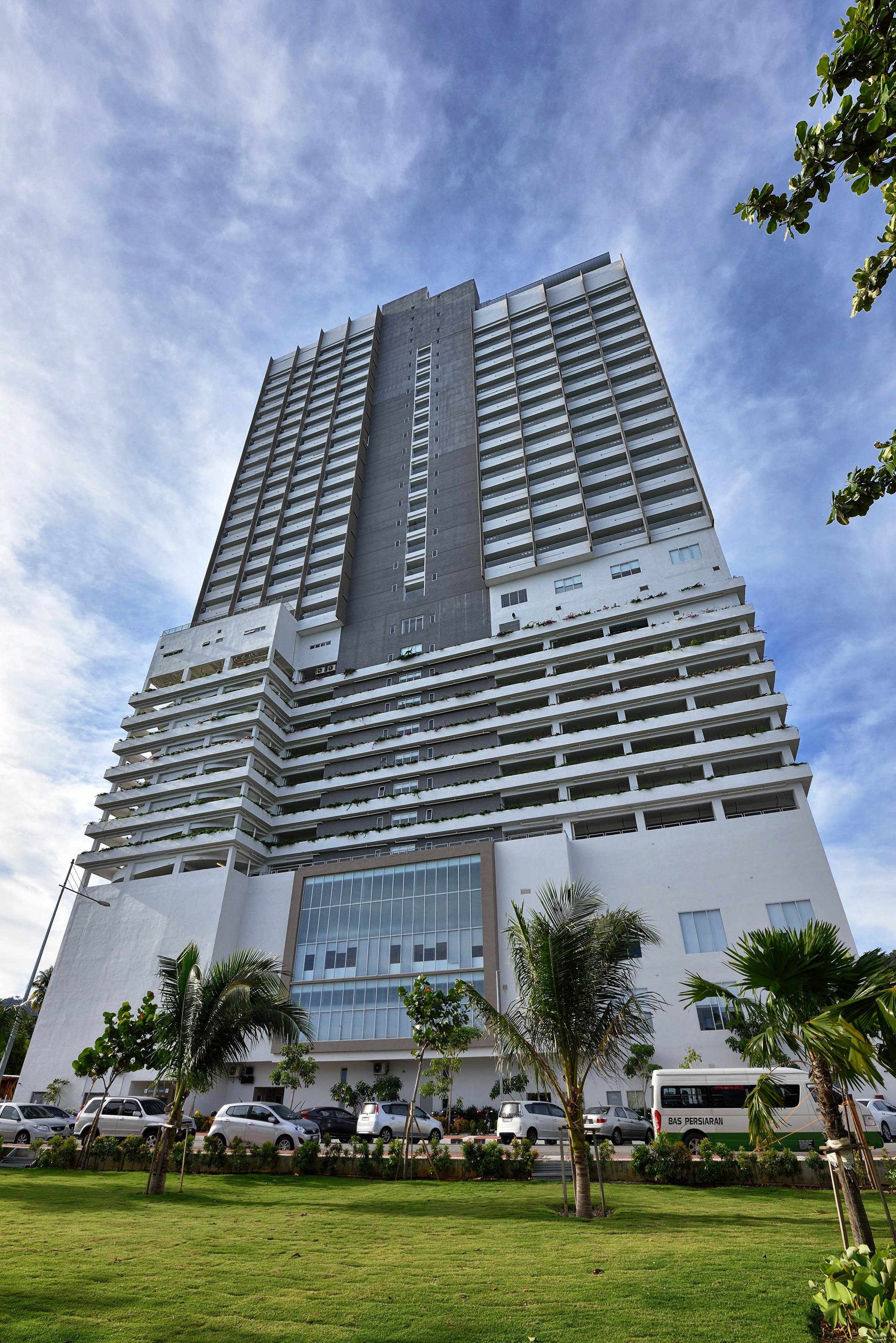 Lexis Suites Penang Bayan Lepas Exteriér fotografie The building in 2019