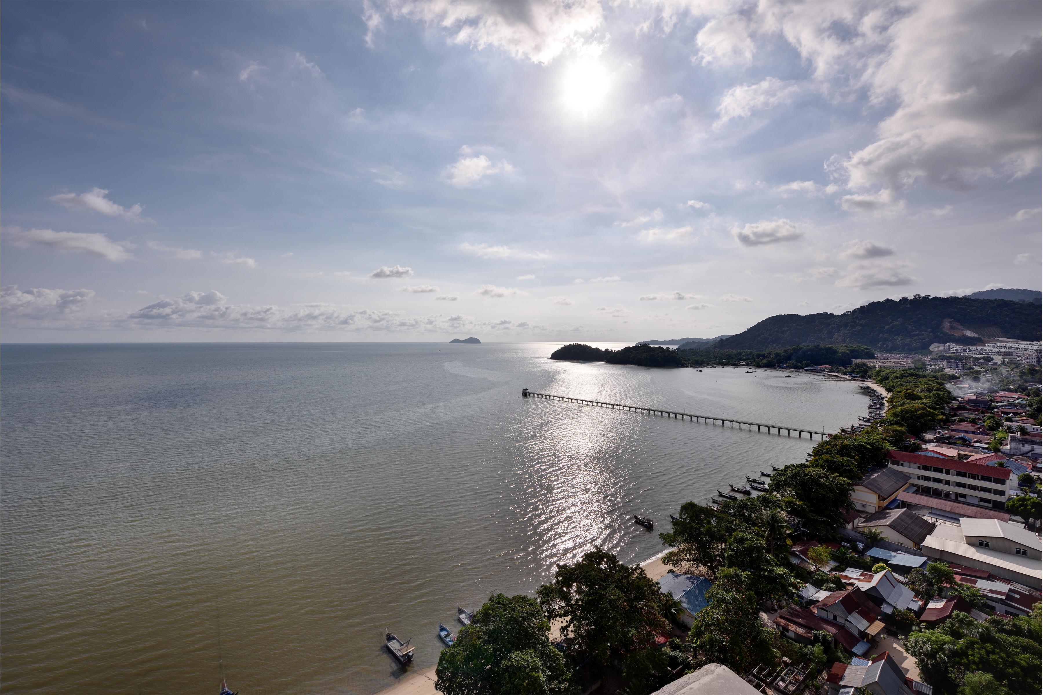 Lexis Suites Penang Bayan Lepas Exteriér fotografie View of the Gulf of Thailand from Pattaya
