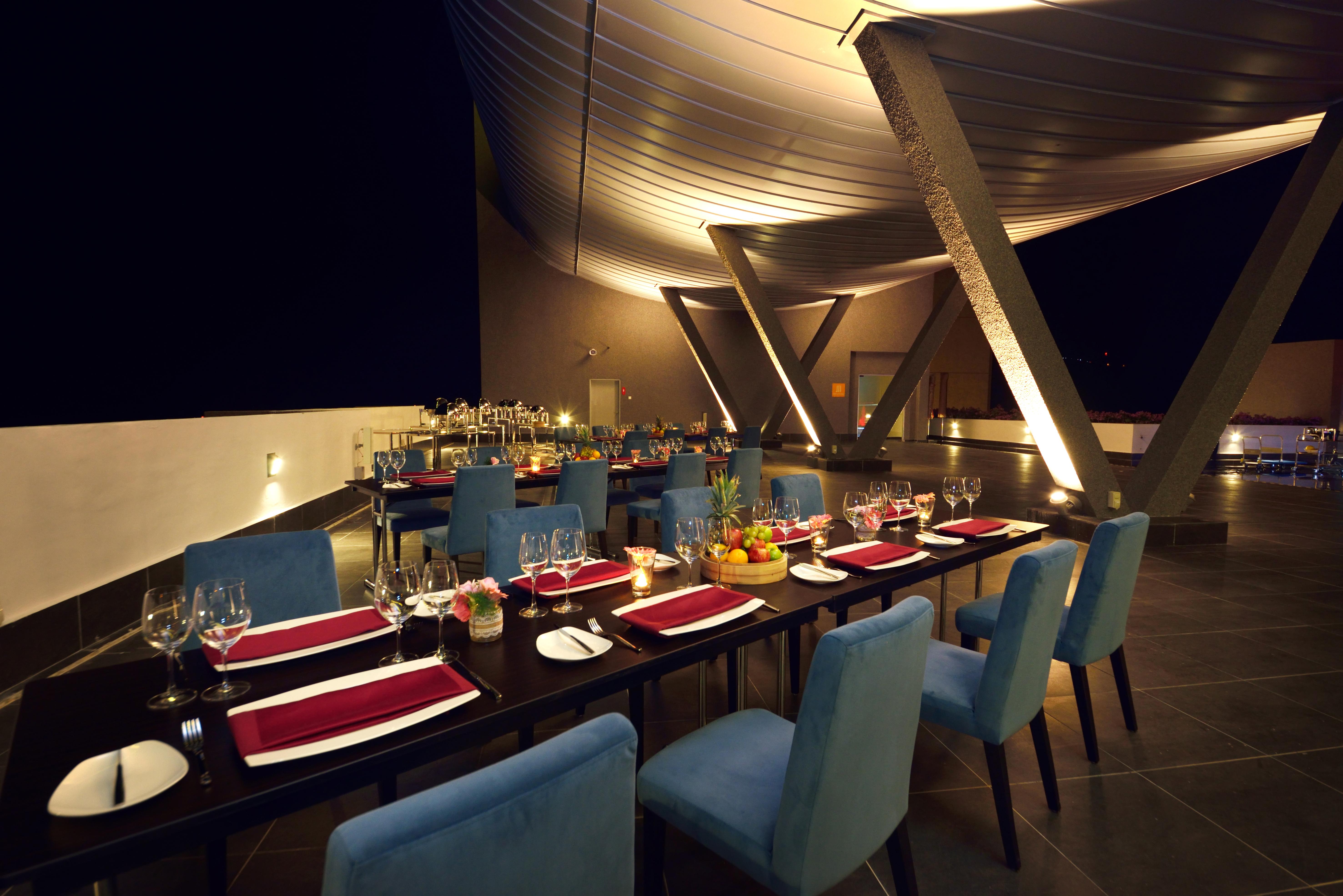 Lexis Suites Penang Bayan Lepas Exteriér fotografie The Deck