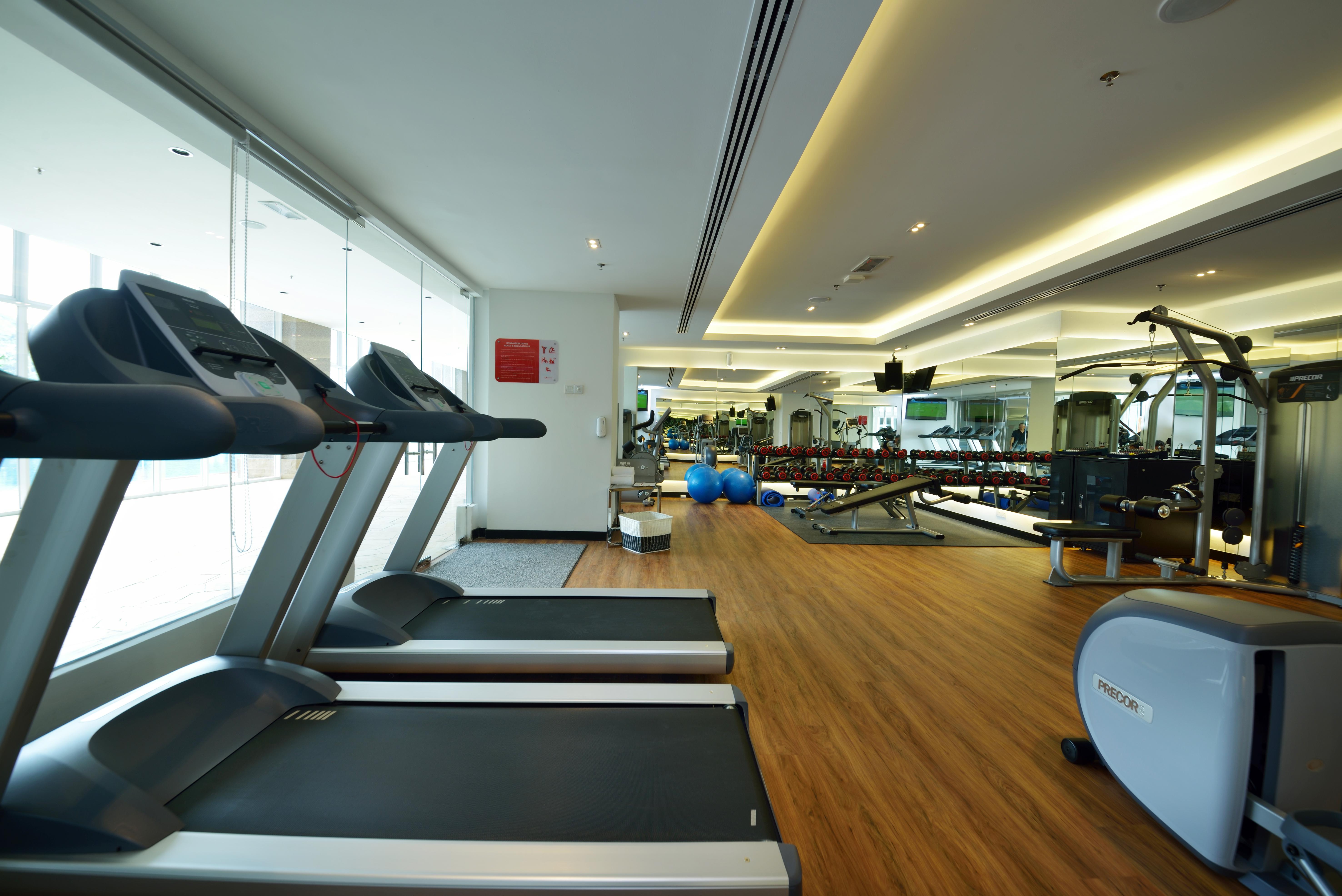 Lexis Suites Penang Bayan Lepas Exteriér fotografie A gym in a hotel