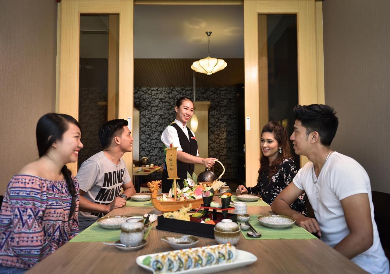 Lexis Suites Penang Bayan Lepas Exteriér fotografie A restaurant in Vietnam