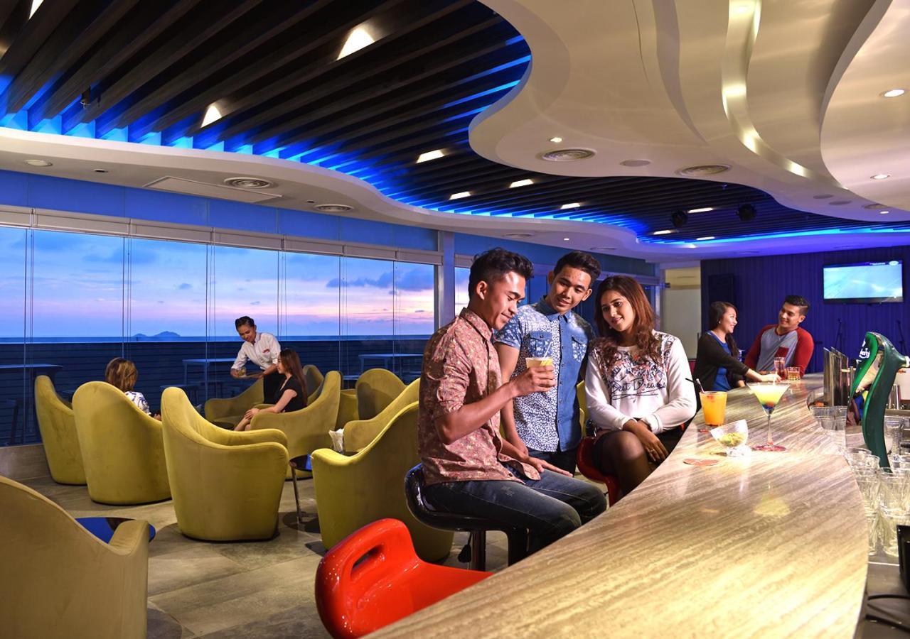 Lexis Suites Penang Bayan Lepas Exteriér fotografie The lounge at KLIA